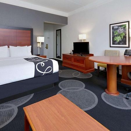 La Quinta By Wyndham Dallas North Central Extérieur photo