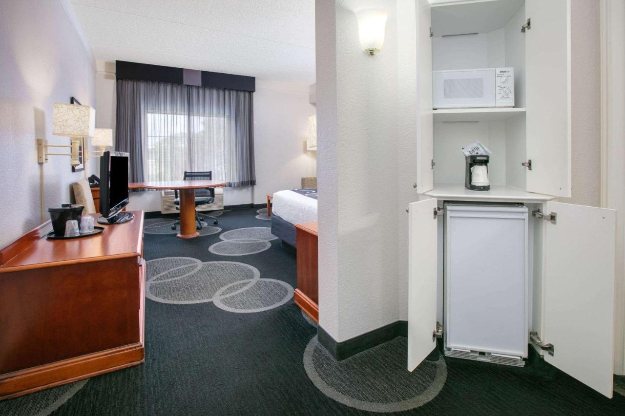 La Quinta By Wyndham Dallas North Central Extérieur photo