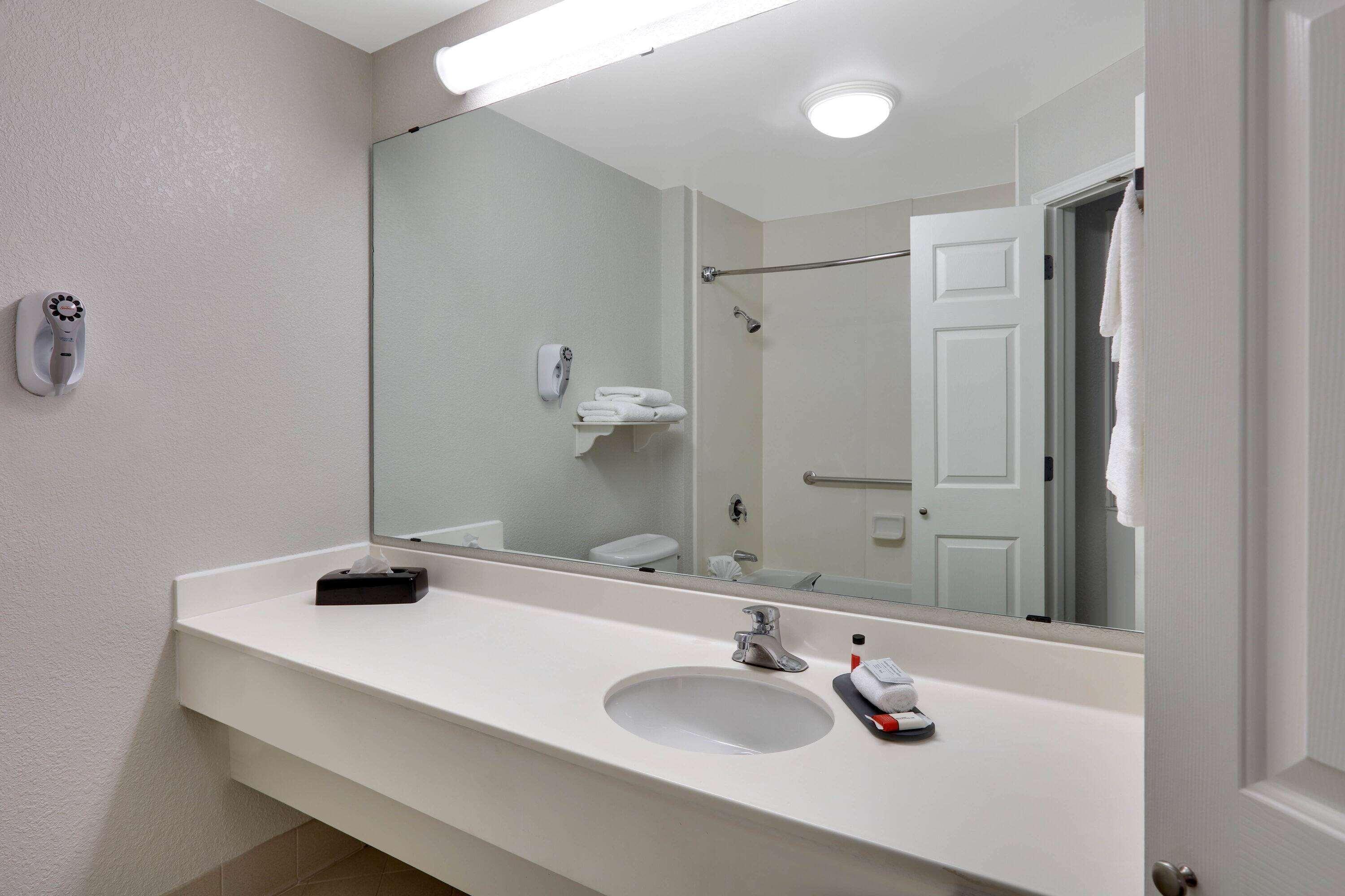 La Quinta By Wyndham Dallas North Central Extérieur photo