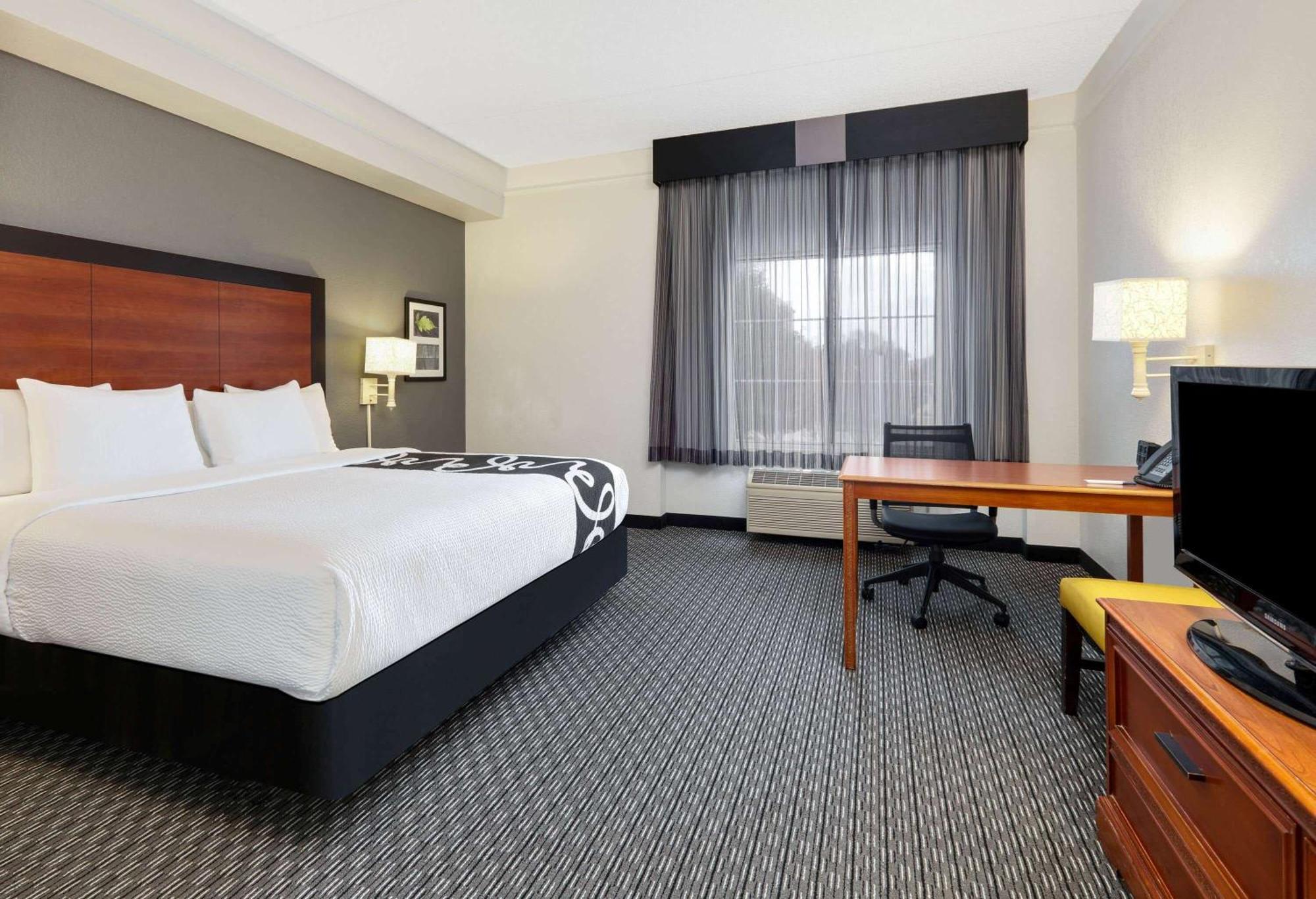La Quinta By Wyndham Dallas North Central Extérieur photo